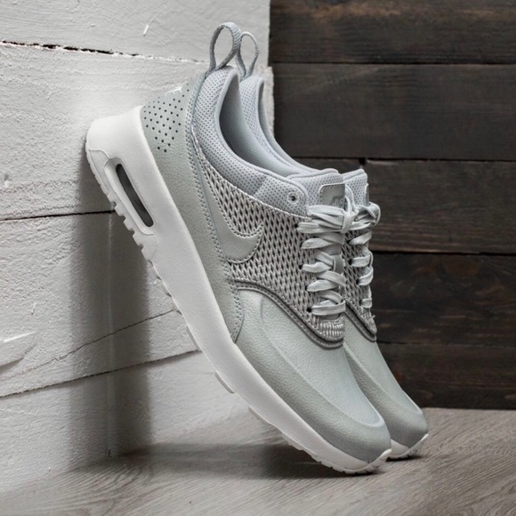 nike air max thea metallic silver